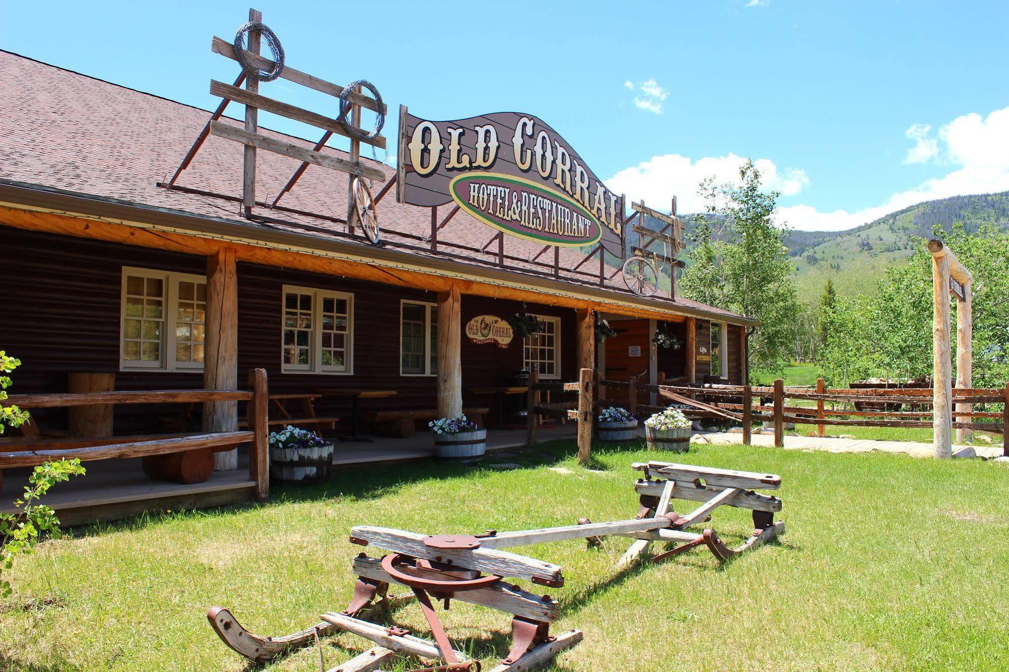 Old Corral Hotel Centennial Eksteriør billede